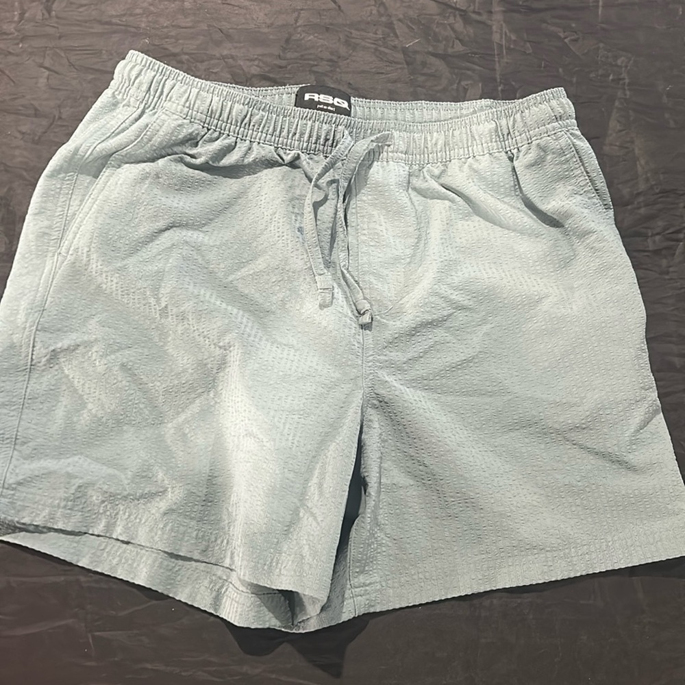 Men’s RSQ medium pull on short